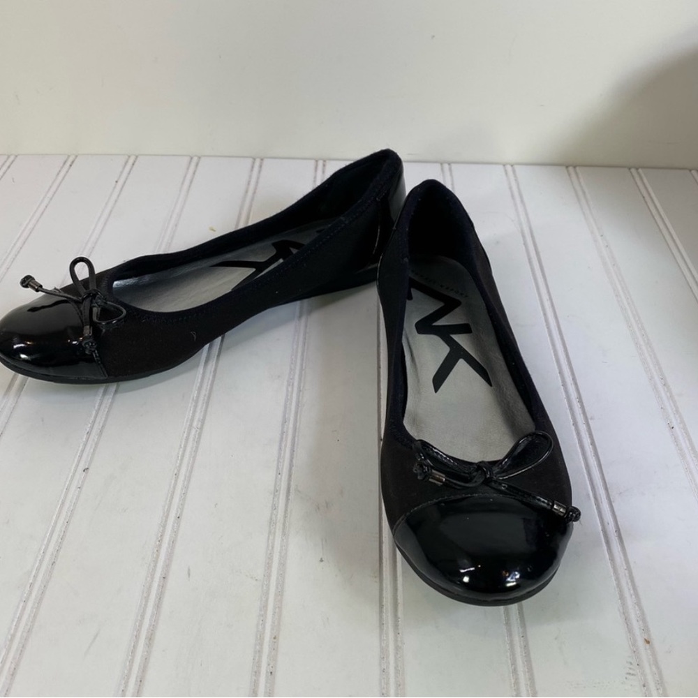 Anne Klein black ballet flats